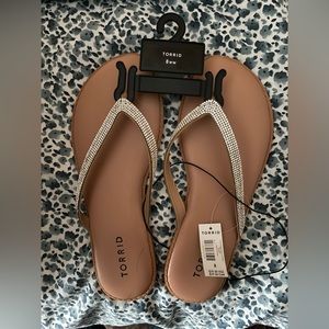 NWT TORRID WIDE WIDTH 8WW Rhinestones Flip Flop Sandal - Tan